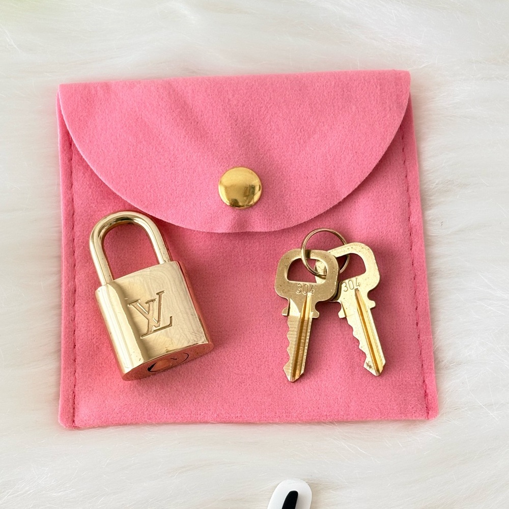 Louis Vuitton Padlock And Key #304 - Picture 3 of 11